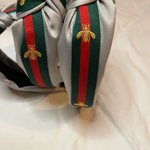❌❌SOLD OUT❌❌ Gray Bee Headband- Red/Green Stripes - Picture 5 of 6